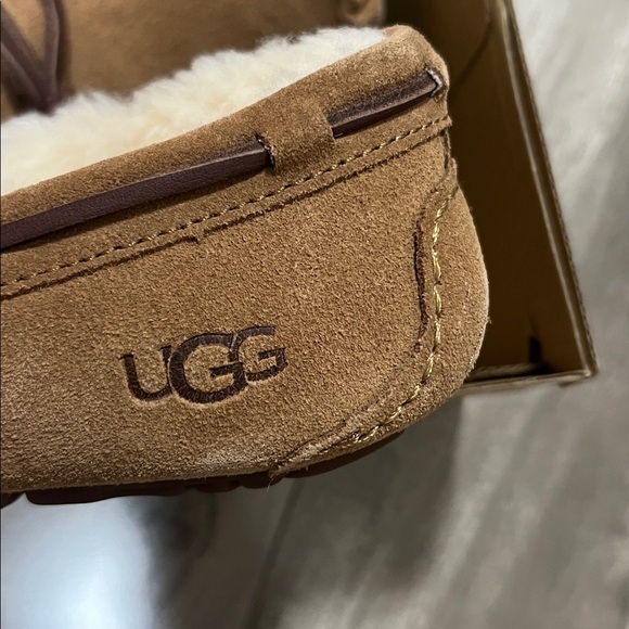 🔥🔥UGG DAKOTA SLIPPER - Picture 10 of 16
